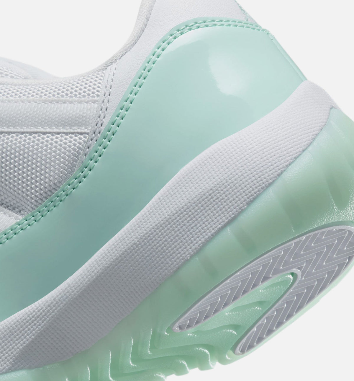 Air Jordan 11 Retro Low Igloo – Women's Lifestyle Shoe in White/Igloo