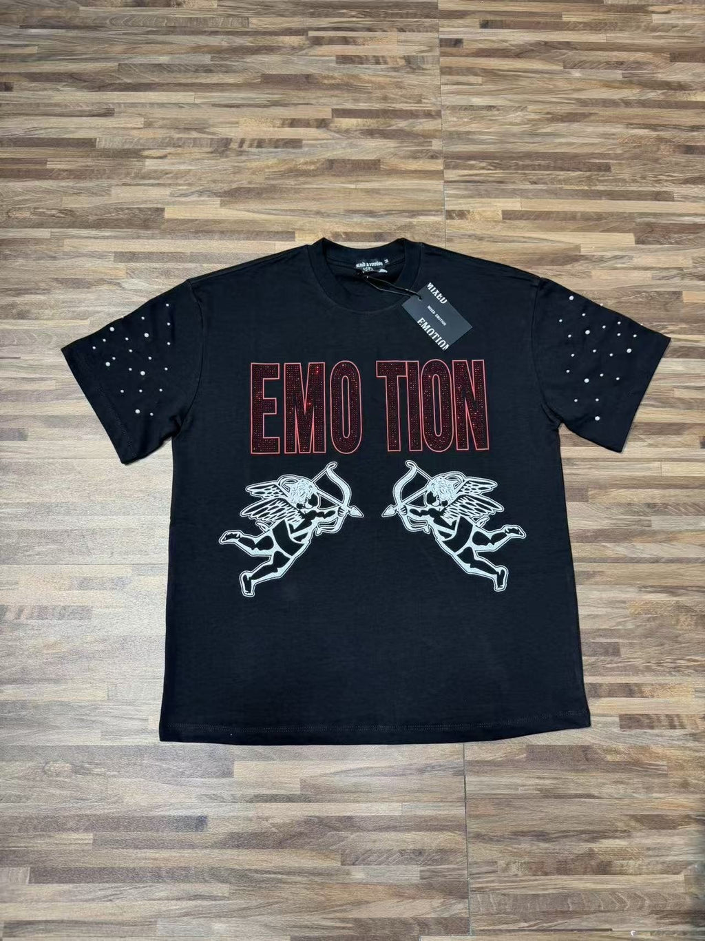 MIXED EMOTION Love or Hate Cupid Graphic T-Shirt